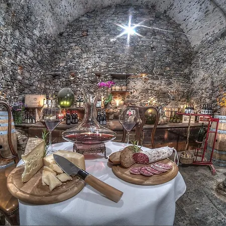 Vinicia, Pool, Jacuzzi, Airco 4* Domaso