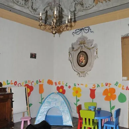 Vinicia, Pool, Jacuzzi, Airco Guest house Domaso