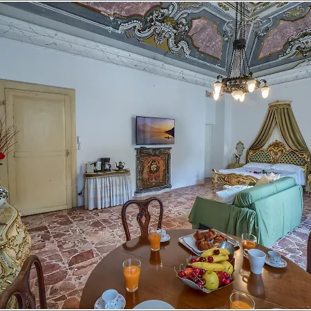 Vinicia, Pool, Jacuzzi, Airco Guest house Domaso