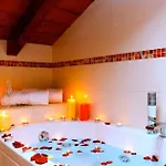 Vinicia, Pool, Jacuzzi, Airco Maison d'hôtes