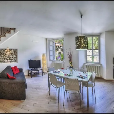 Vinicia, Pool, Jacuzzi, Airco 4* Domaso