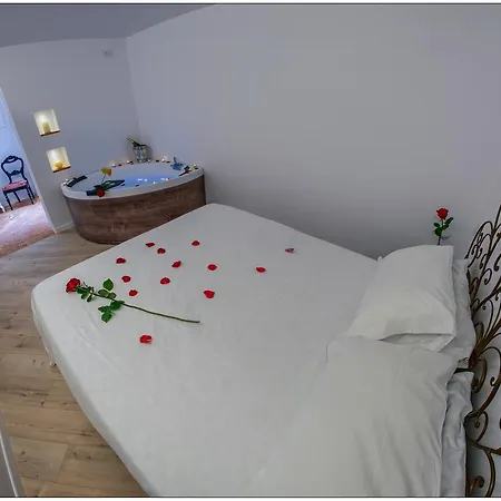 Vinicia, Pool, Jacuzzi, Airco Pensjonat 4*