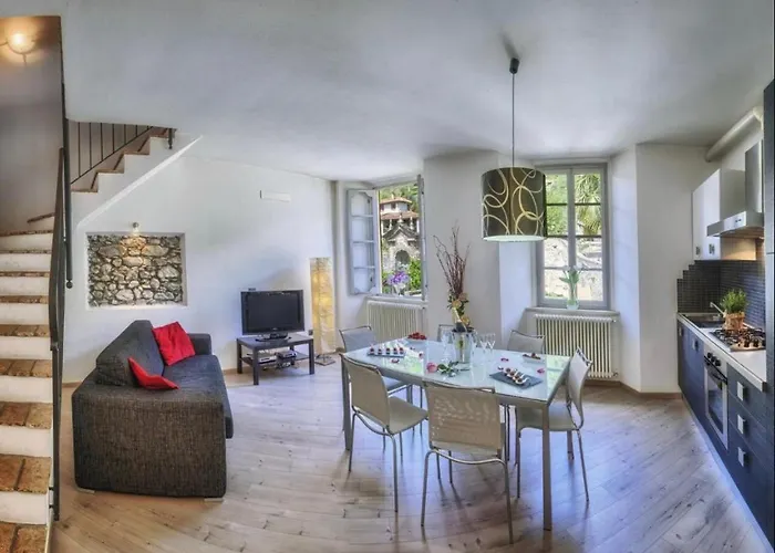 Vinicia, Pool, Jacuzzi, Airco 4* Domaso