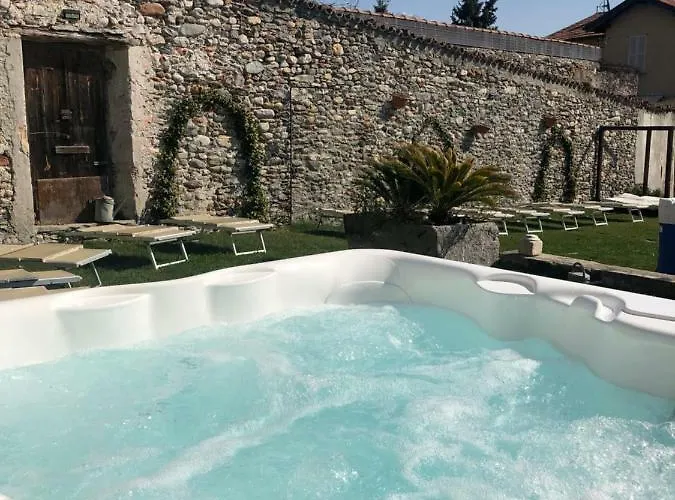 Vinicia, Pool, Jacuzzi, Airco 4* Domaso