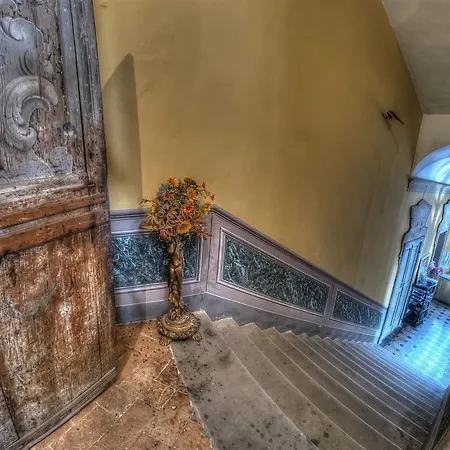 Vinicia, Pool, Jacuzzi, Airco Penzion Domaso