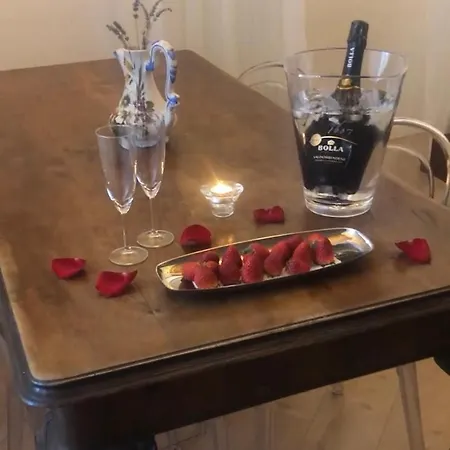 Vinicia, Pool, Jacuzzi, Airco Penzion Domaso