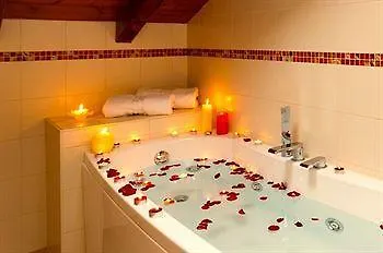 ゲストハウス Vinicia, Pool, Jacuzzi, Airco ドマーゾ