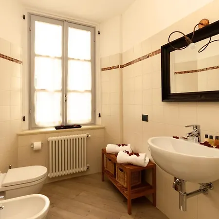 Vinicia, Pool, Jacuzzi, Airco 4* Domaso