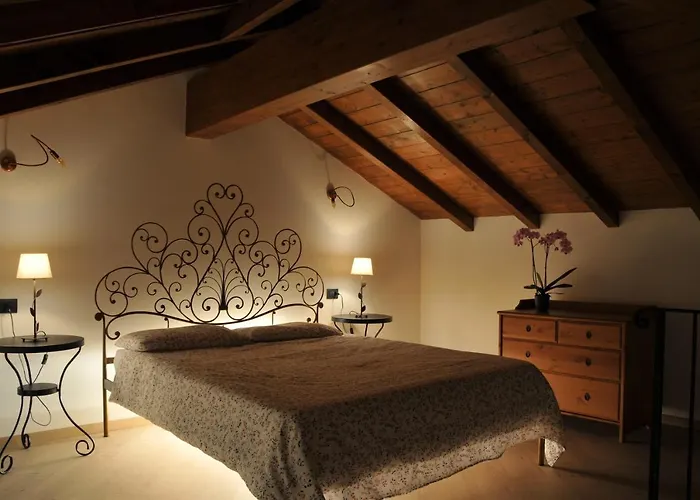 Vinicia, Pool, Jacuzzi, Airco 4* Domaso