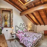 Vinicia, Pool, Jacuzzi, Airco בית הארחה
