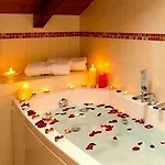 בית הארחה Vinicia, Pool, Jacuzzi, Airco דומאסו