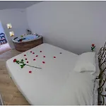 Vinicia, Pool, Jacuzzi, Airco בית הארחה 4*